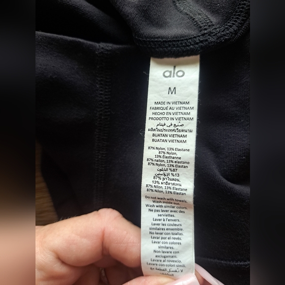 Alo leggings🖤 - Picture 4 of 8